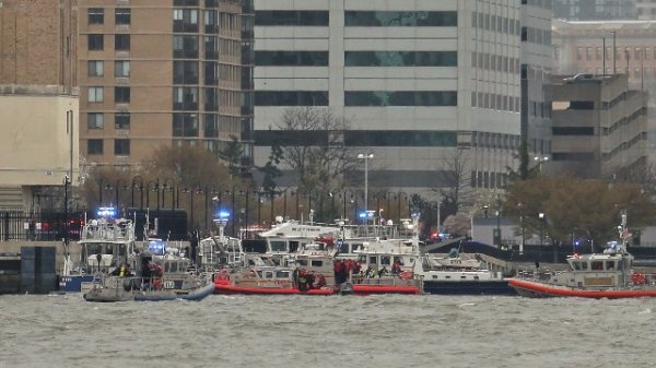 武汉配资网 纽约坠毁直升机飞行员曾报告复飞 初步调查报告30天内公布